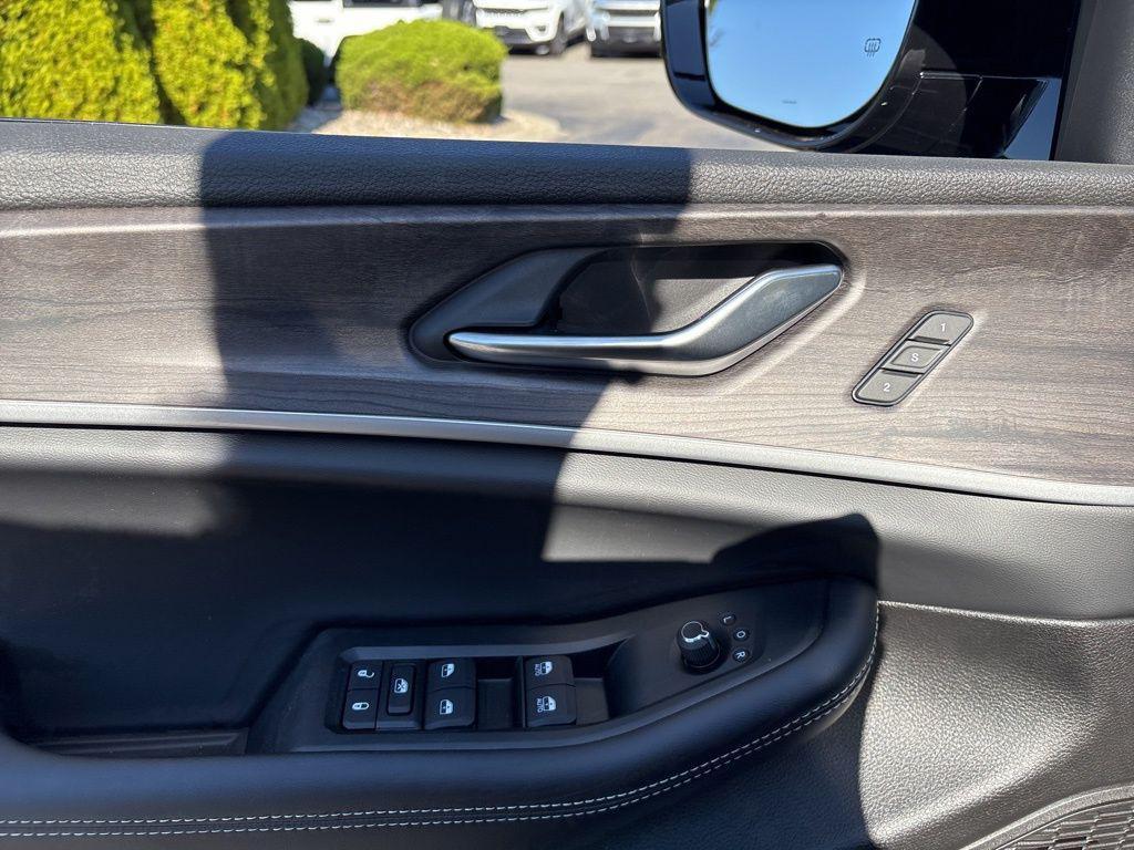 new 2025 Jeep Grand Cherokee car, priced at $45,961