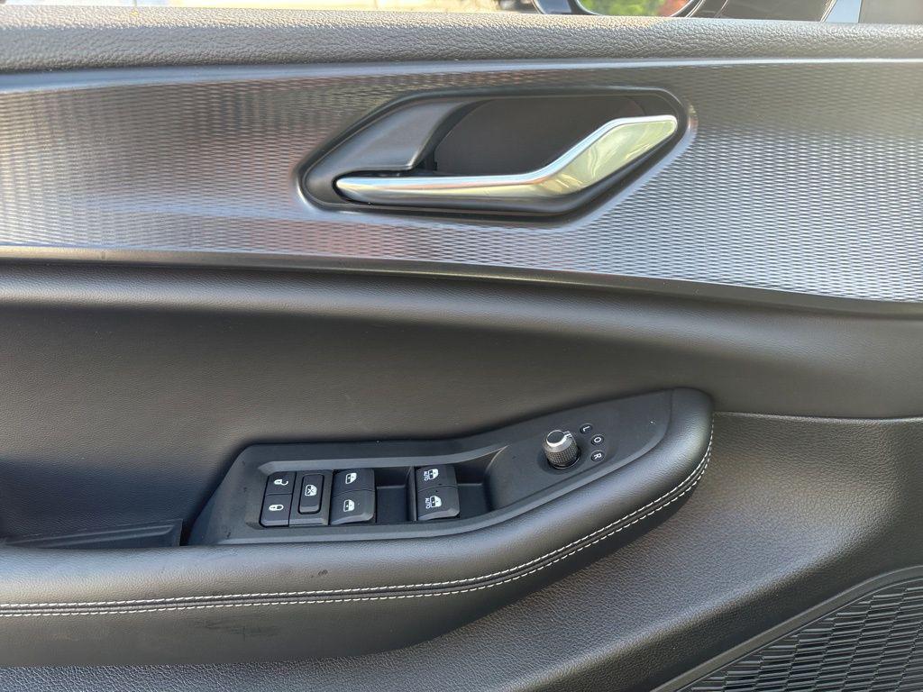 new 2025 Jeep Grand Cherokee car, priced at $41,552
