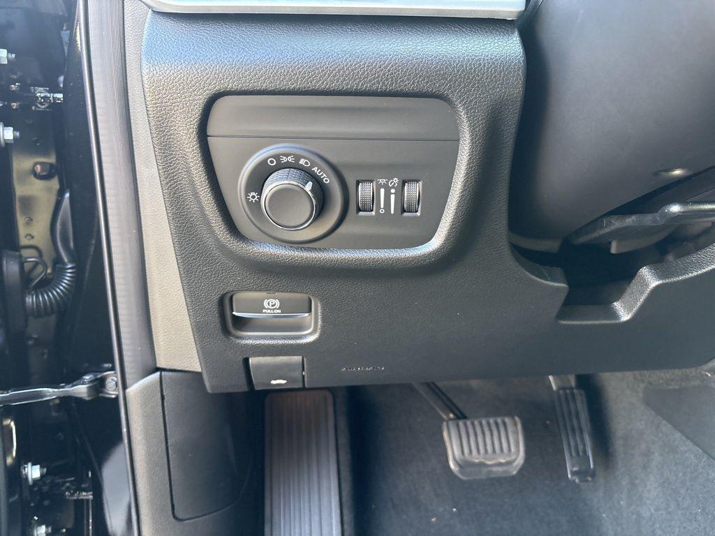 new 2025 Jeep Grand Cherokee car, priced at $41,552