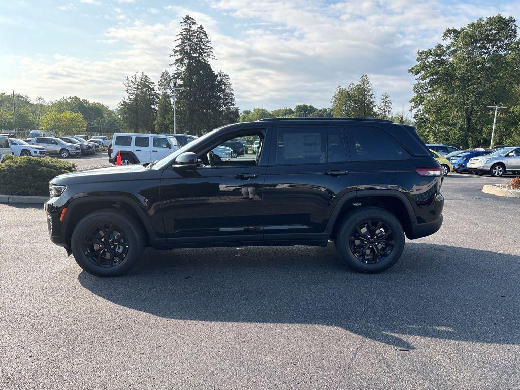 new 2025 Jeep Grand Cherokee car, priced at $41,552