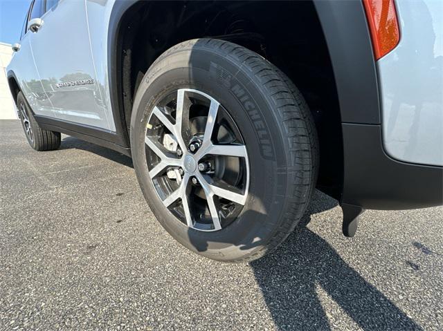 new 2024 Jeep Grand Cherokee car, priced at $44,085