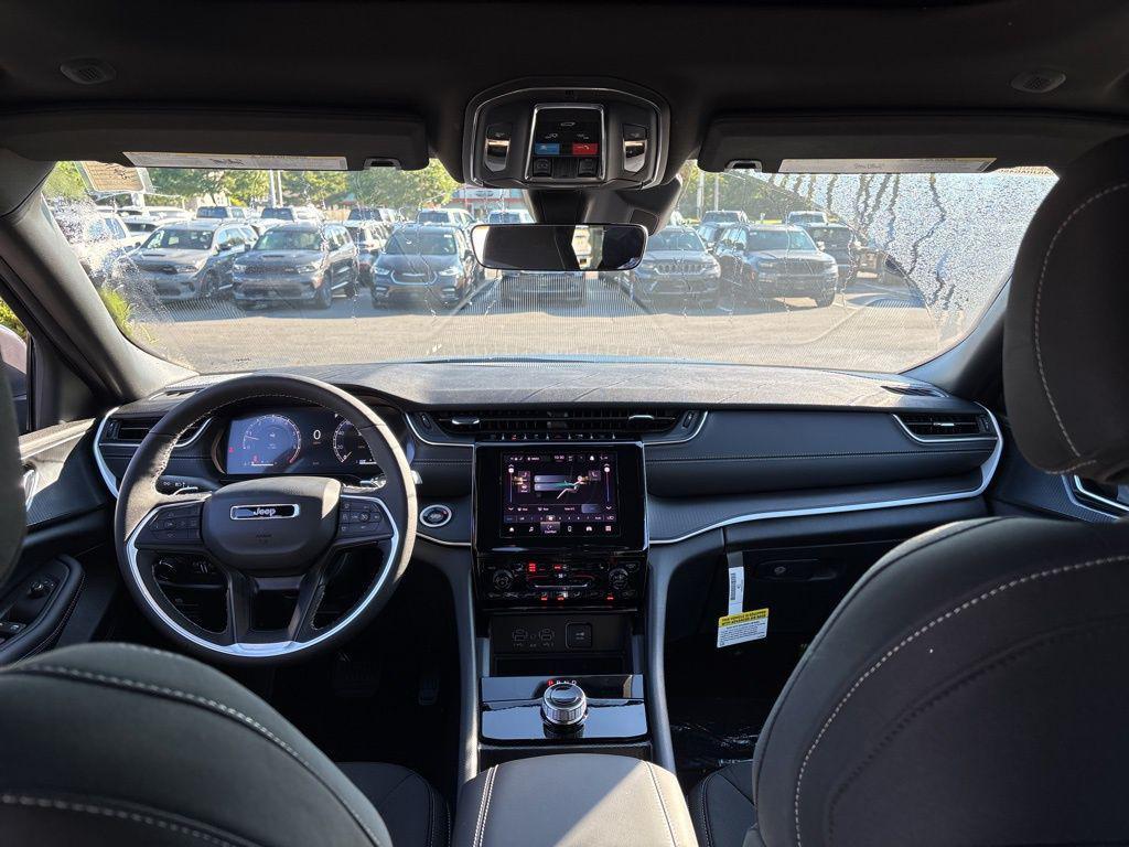 new 2025 Jeep Grand Cherokee car, priced at $40,153