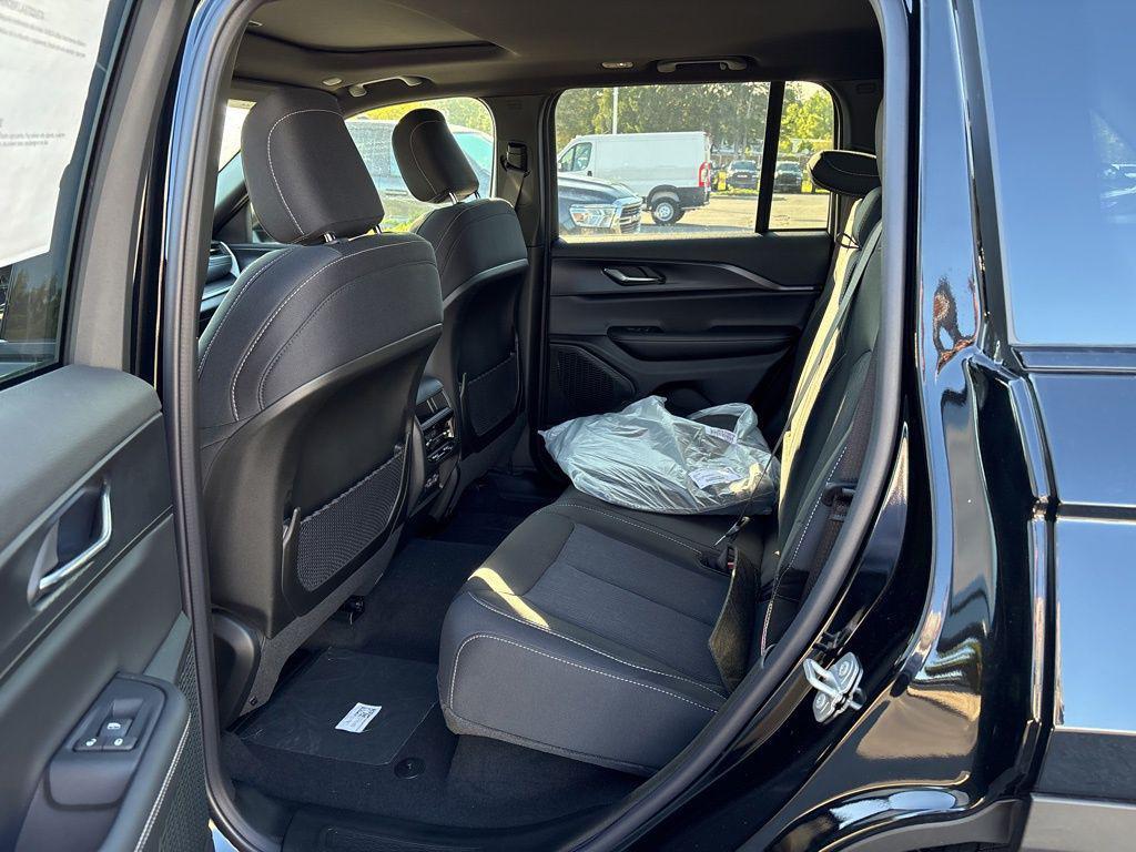 new 2025 Jeep Grand Cherokee car, priced at $40,153