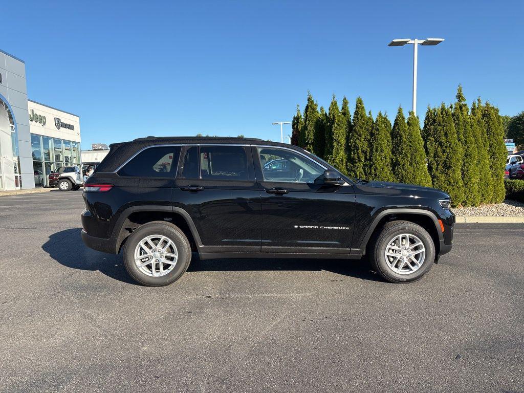 new 2025 Jeep Grand Cherokee car, priced at $40,153