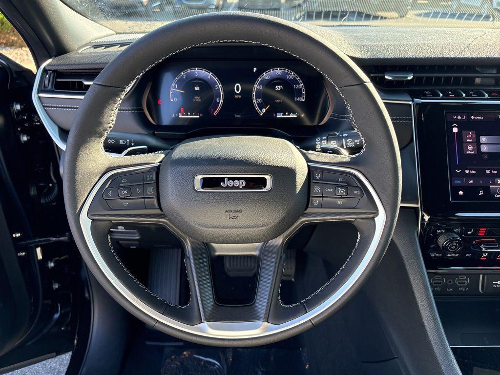 new 2025 Jeep Grand Cherokee car, priced at $40,153