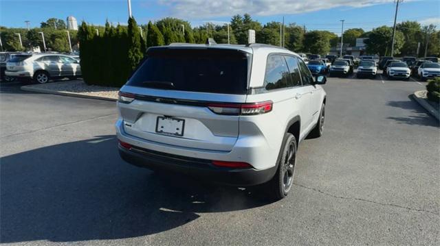 new 2024 Jeep Grand Cherokee car, priced at $43,725