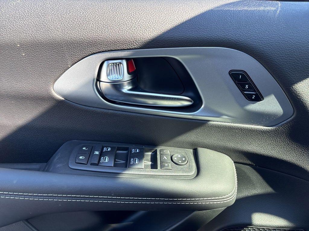 new 2026 Chrysler Pacifica car, priced at $52,725