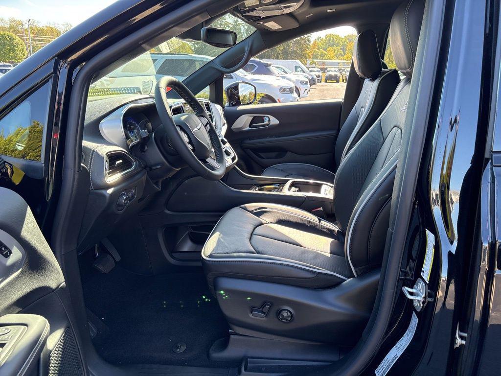 new 2026 Chrysler Pacifica car, priced at $52,725