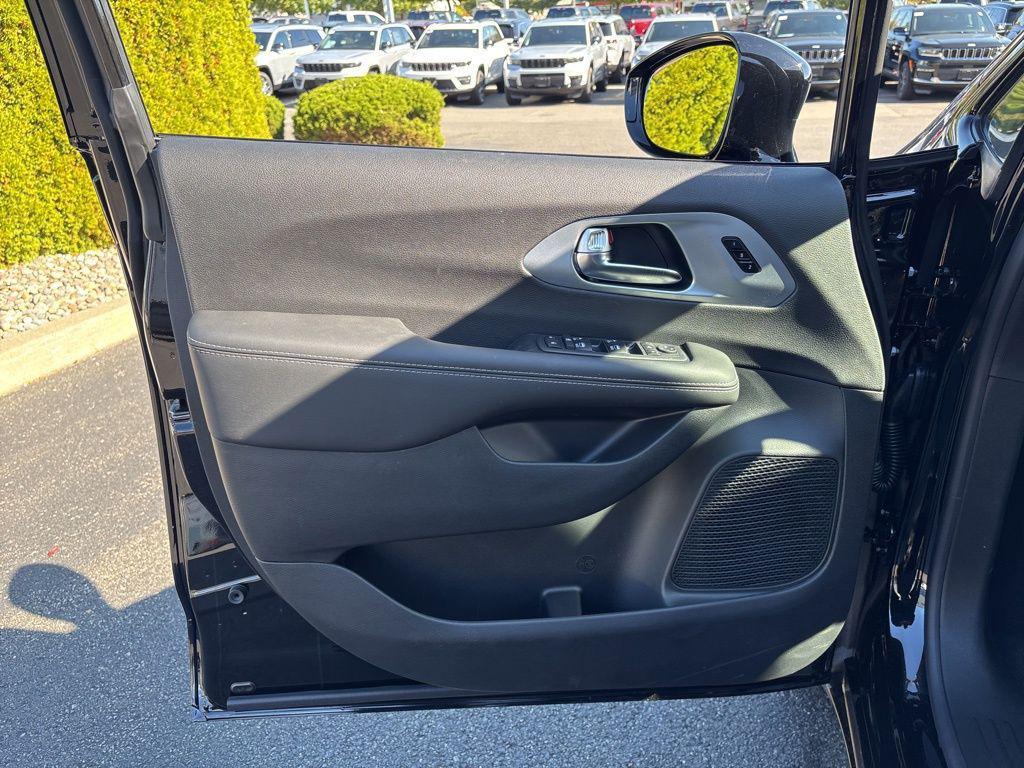 new 2026 Chrysler Pacifica car, priced at $52,725