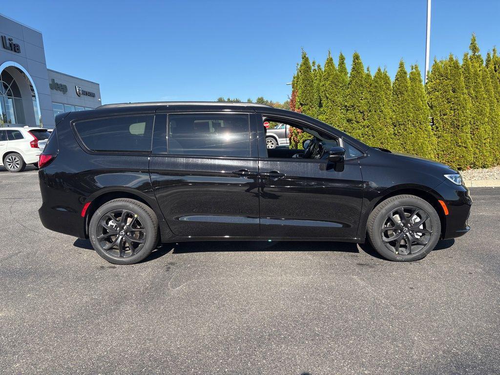 new 2026 Chrysler Pacifica car, priced at $52,725