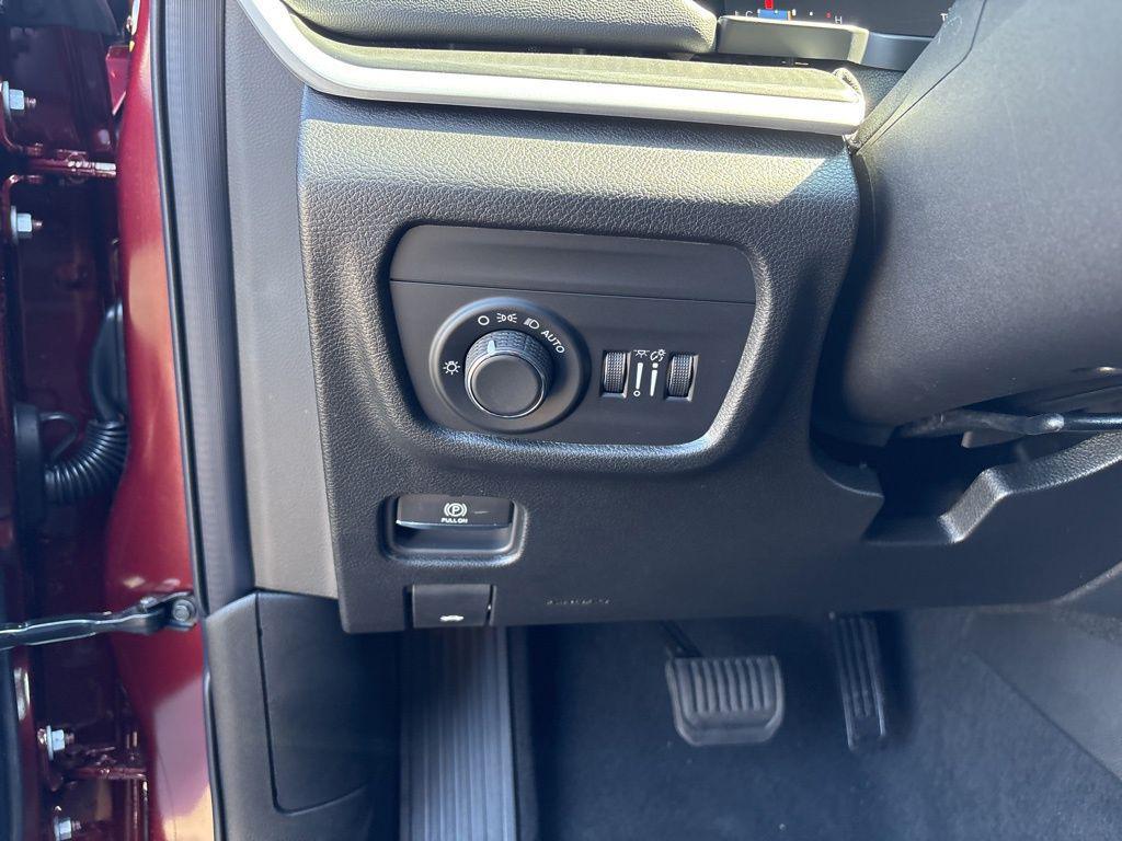 new 2025 Jeep Grand Cherokee car, priced at $39,537