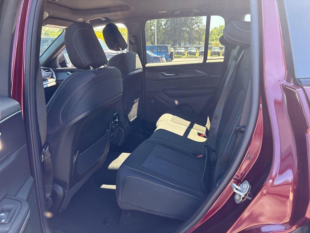 new 2025 Jeep Grand Cherokee car, priced at $39,537