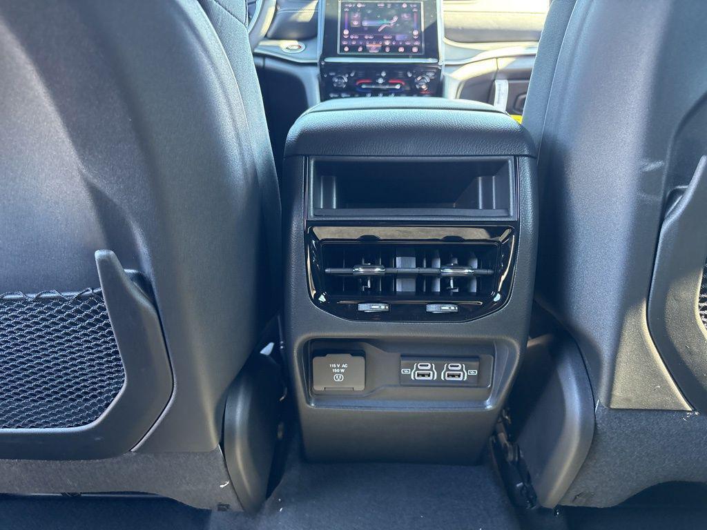 new 2025 Jeep Grand Cherokee car, priced at $39,537