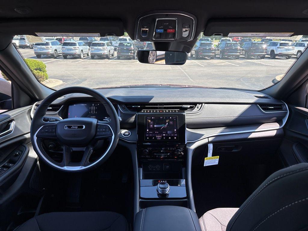 new 2025 Jeep Grand Cherokee car, priced at $39,537