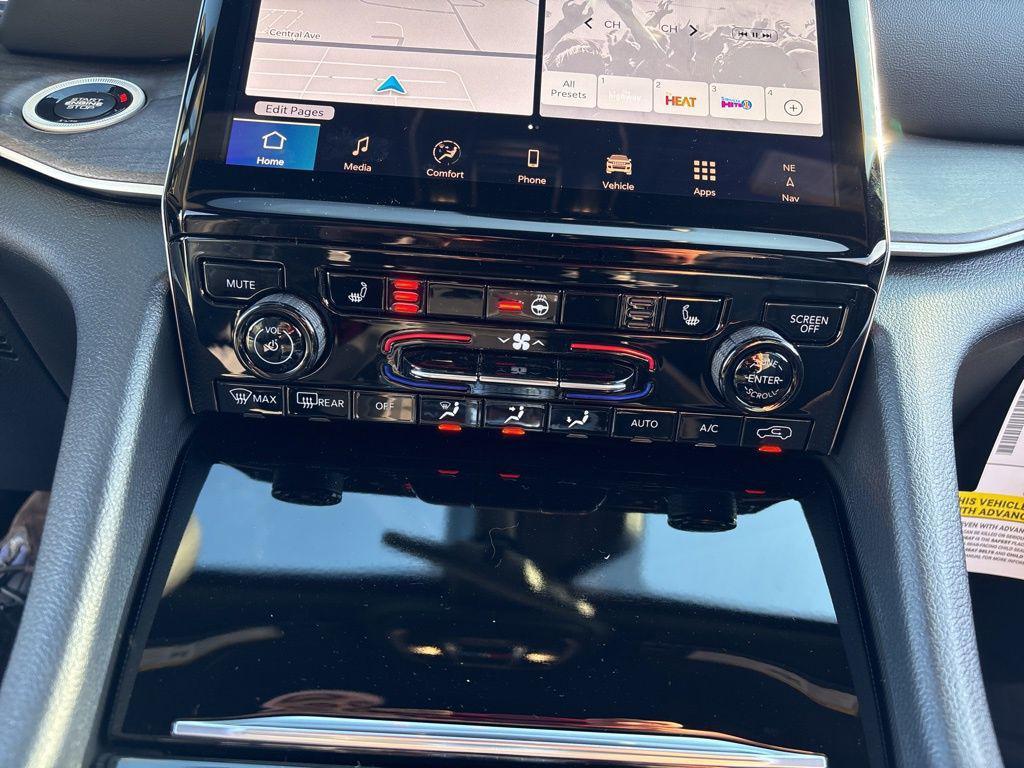 new 2025 Jeep Grand Cherokee car, priced at $45,470