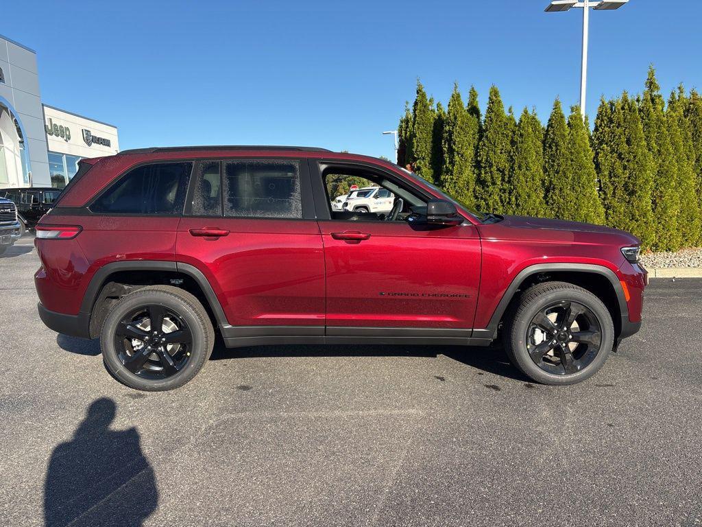new 2025 Jeep Grand Cherokee car, priced at $45,470