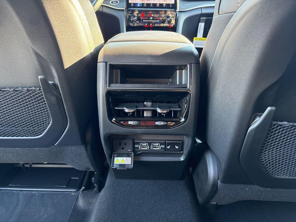 new 2025 Jeep Grand Cherokee car, priced at $45,470