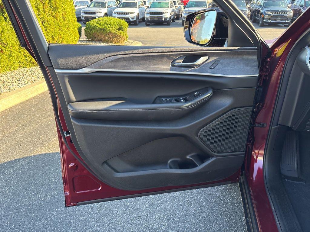 new 2025 Jeep Grand Cherokee car, priced at $45,470