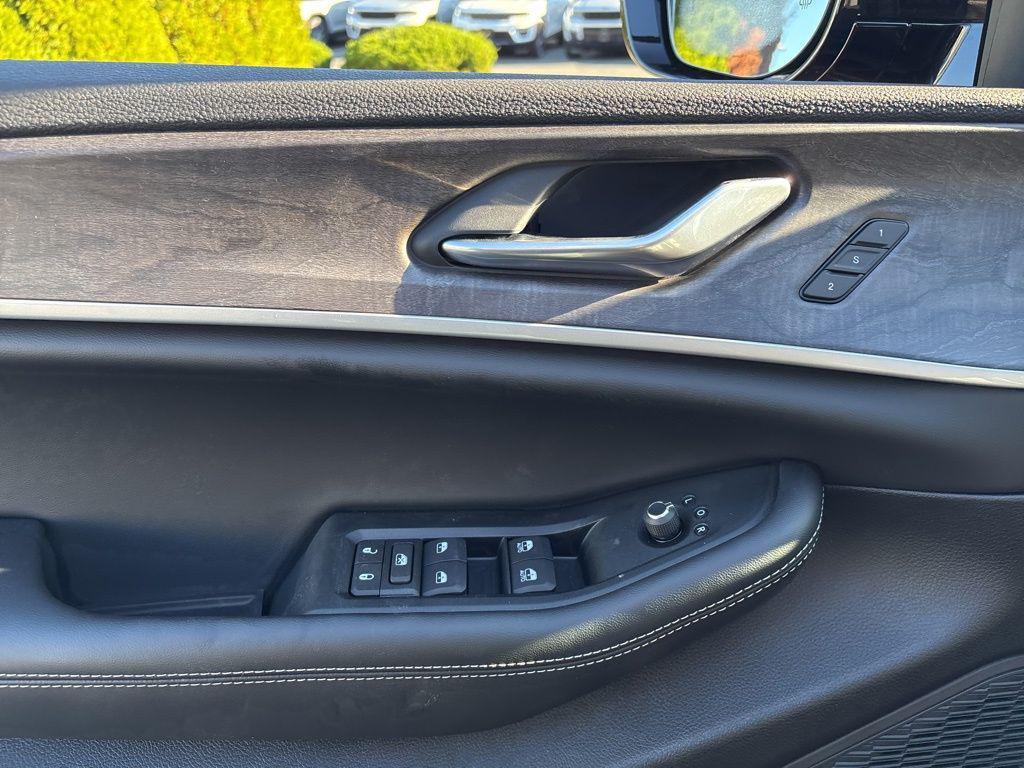 new 2025 Jeep Grand Cherokee car, priced at $45,470