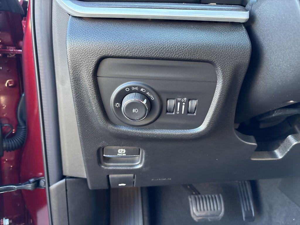 new 2025 Jeep Grand Cherokee car, priced at $45,470