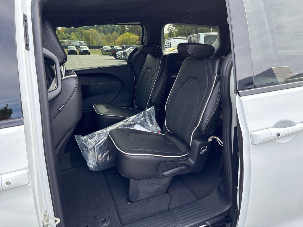 new 2026 Chrysler Pacifica car, priced at $52,169
