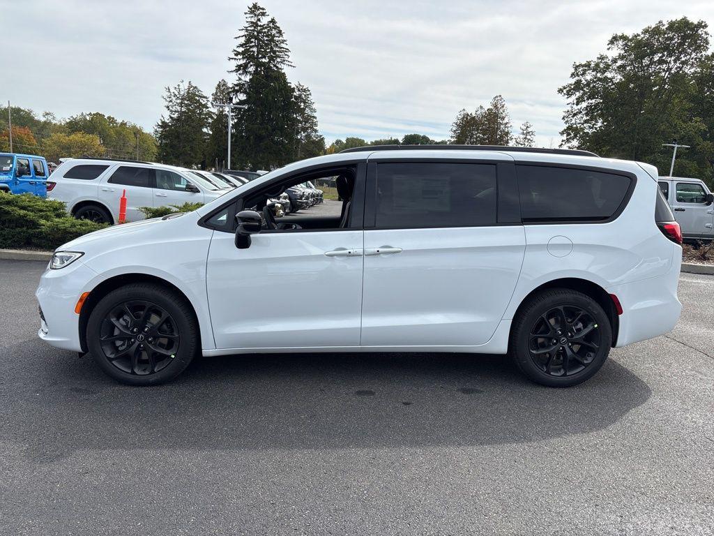new 2026 Chrysler Pacifica car, priced at $52,169