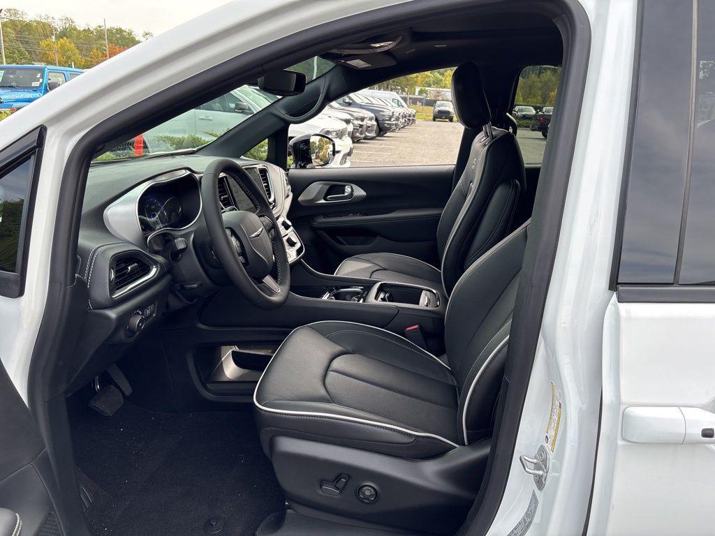 new 2026 Chrysler Pacifica car, priced at $52,169