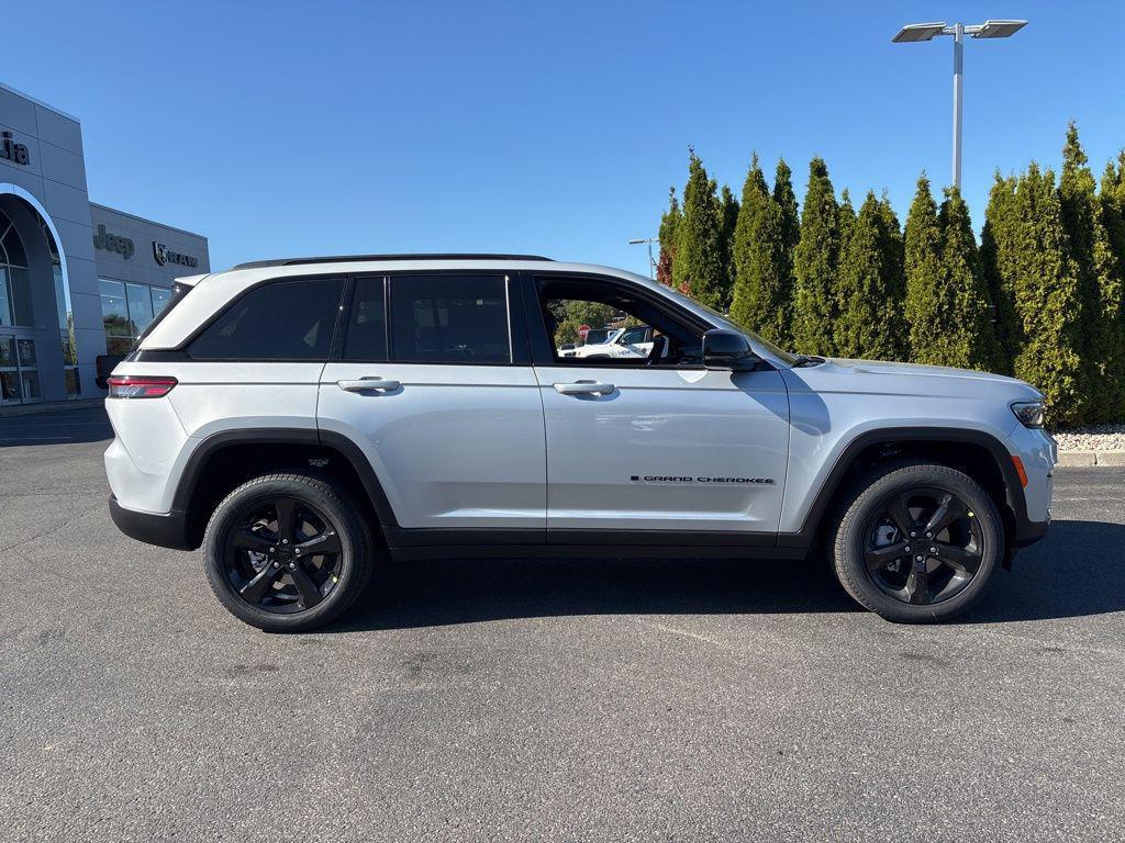 new 2025 Jeep Grand Cherokee car, priced at $45,961