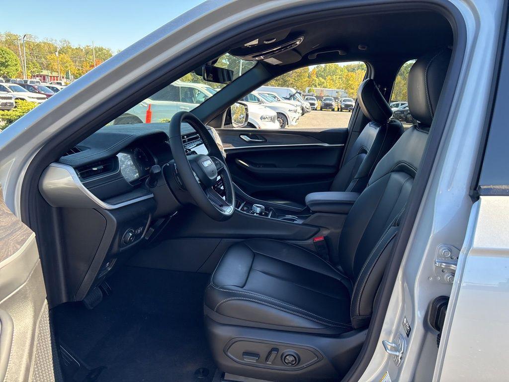new 2025 Jeep Grand Cherokee car, priced at $45,961