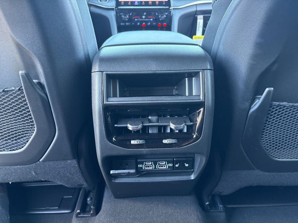 new 2025 Jeep Grand Cherokee car, priced at $45,961