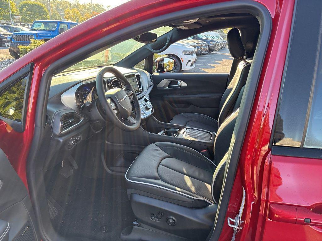 new 2026 Chrysler Pacifica car, priced at $55,913