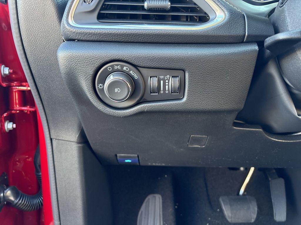 new 2026 Chrysler Pacifica car, priced at $55,913