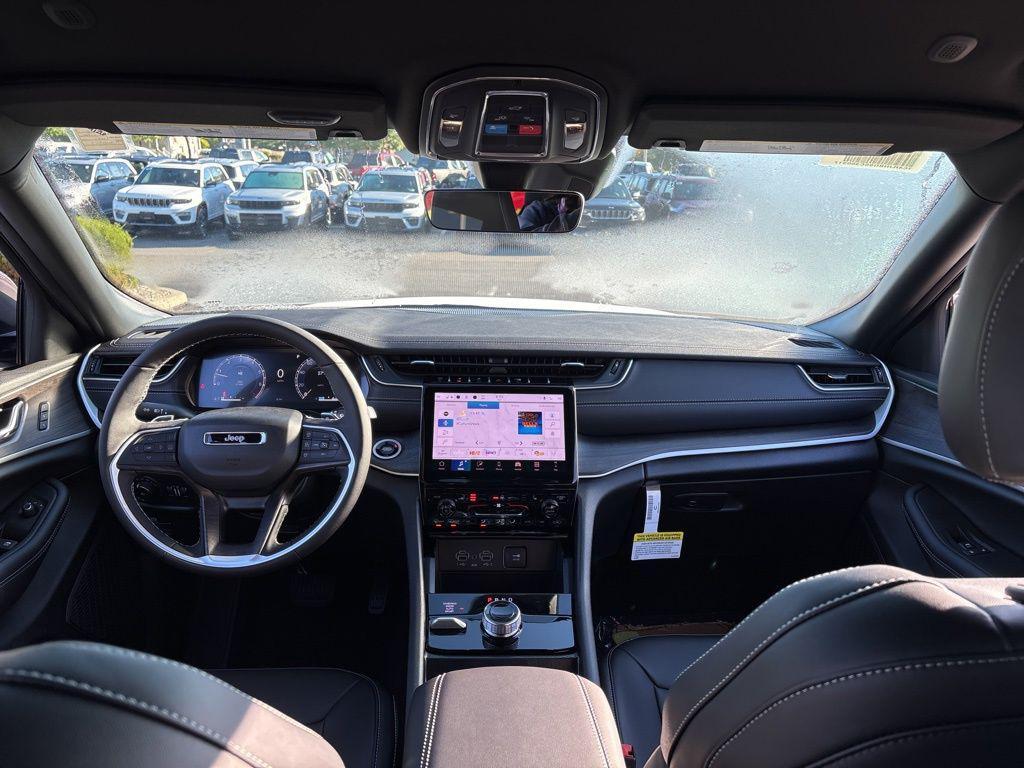 new 2025 Jeep Grand Cherokee car, priced at $44,875