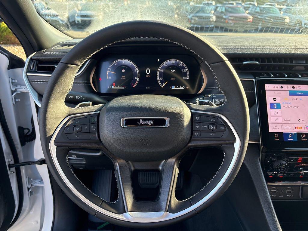 new 2025 Jeep Grand Cherokee car, priced at $44,875
