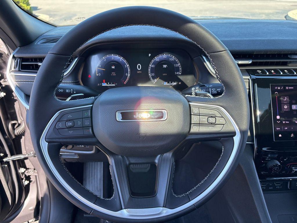 new 2025 Jeep Grand Cherokee car, priced at $40,153