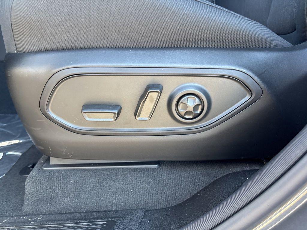 new 2025 Jeep Grand Cherokee car, priced at $40,153