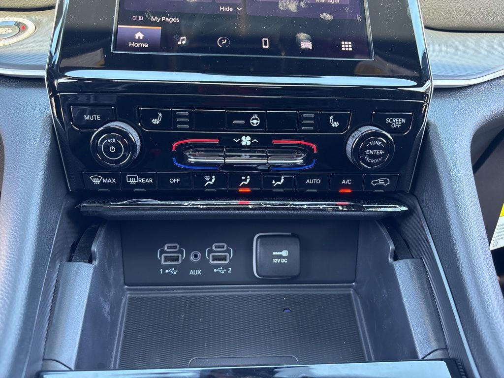 new 2025 Jeep Grand Cherokee car, priced at $40,153