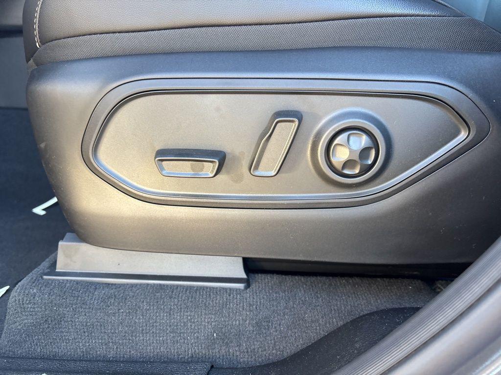 new 2025 Jeep Grand Cherokee car, priced at $50,948