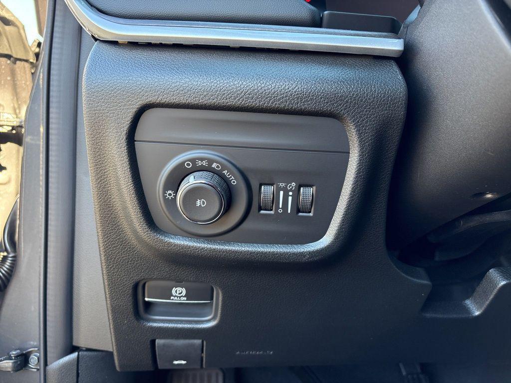 new 2025 Jeep Grand Cherokee car, priced at $50,948