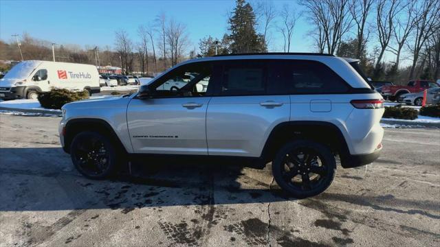new 2025 Jeep Grand Cherokee car, priced at $51,182