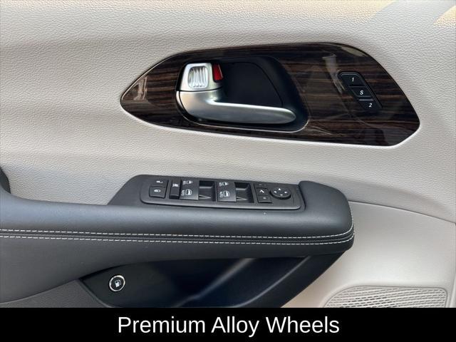 used 2023 Chrysler Pacifica Hybrid car, priced at $36,834