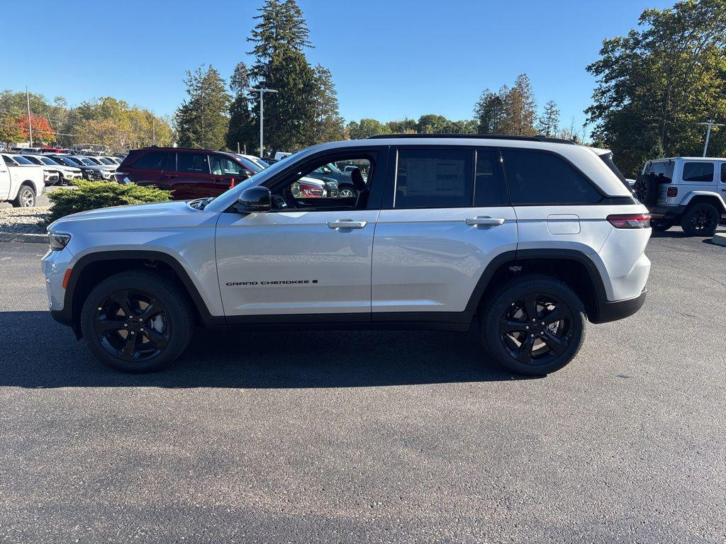 new 2025 Jeep Grand Cherokee car, priced at $50,910