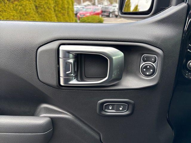 new 2025 Jeep Wrangler car, priced at $47,911