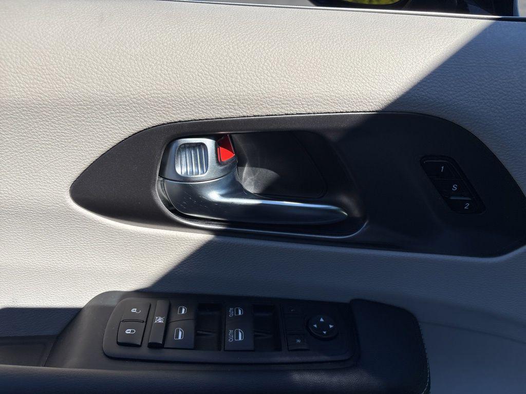 used 2024 Chrysler Pacifica car, priced at $26,300