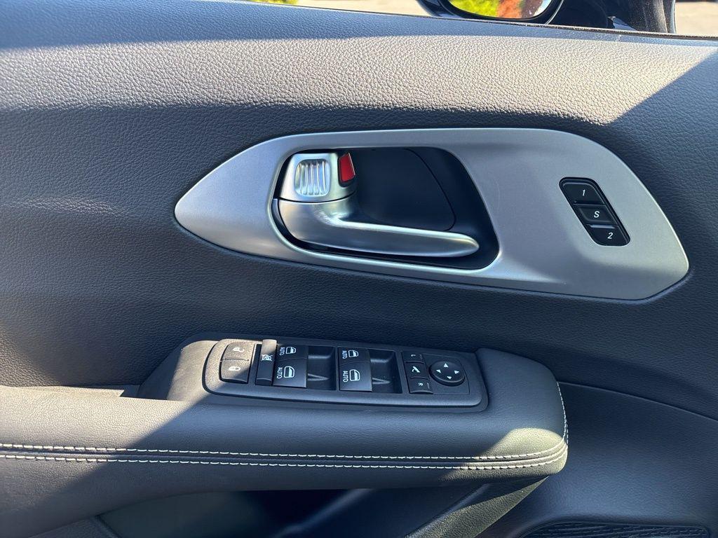 new 2026 Chrysler Pacifica car, priced at $55,276