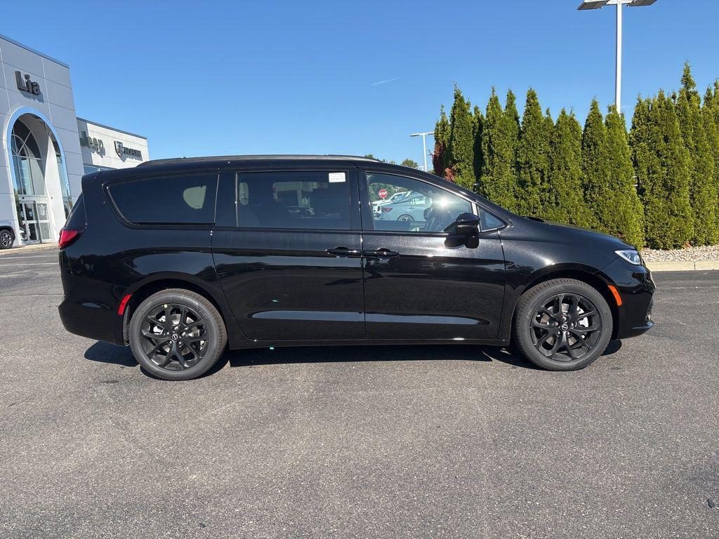 new 2026 Chrysler Pacifica car, priced at $55,276