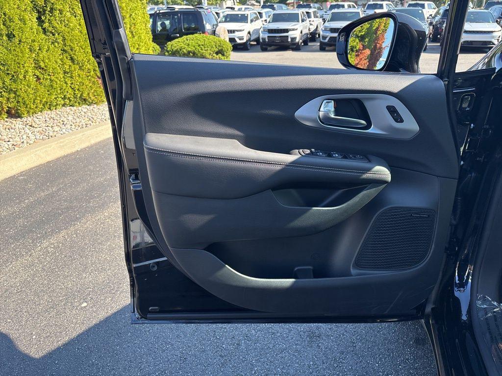 new 2026 Chrysler Pacifica car, priced at $55,276