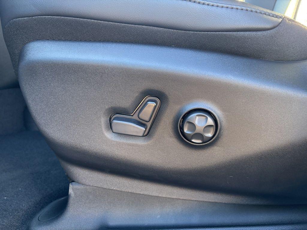 new 2026 Chrysler Pacifica car, priced at $44,344