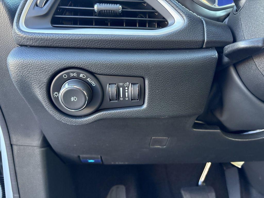 new 2026 Chrysler Pacifica car, priced at $44,344