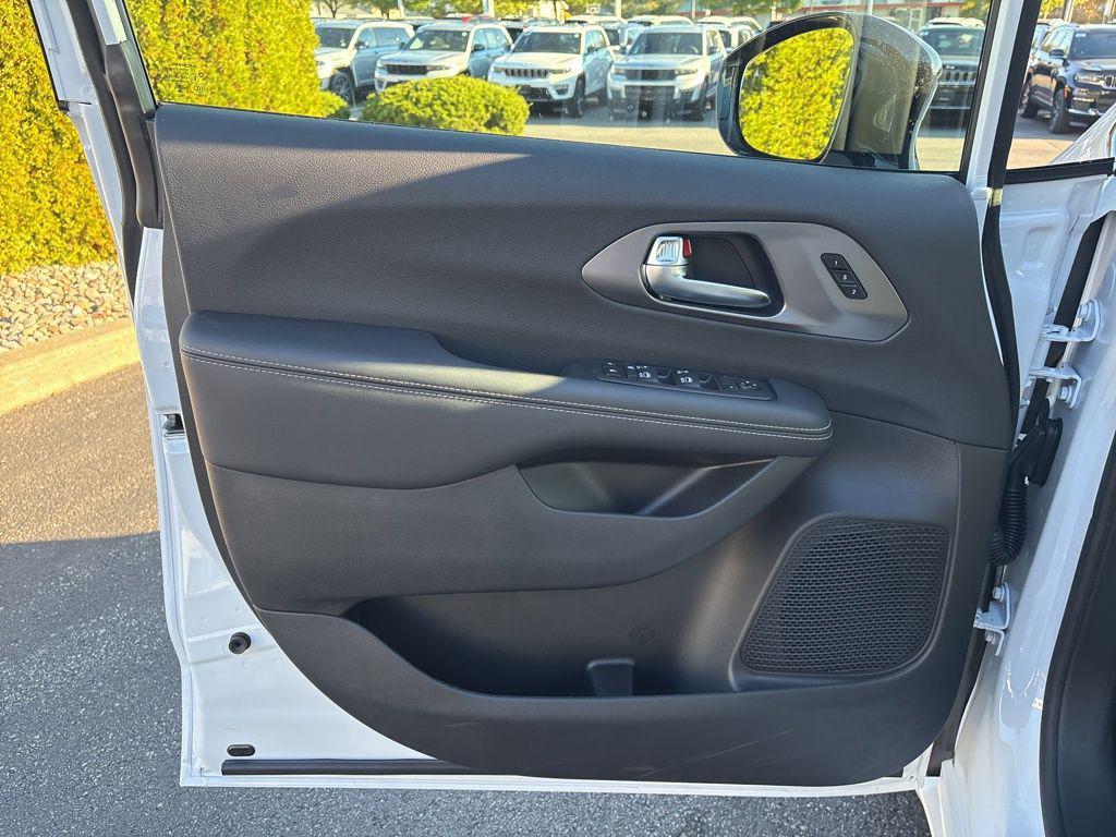 new 2026 Chrysler Pacifica car, priced at $44,344